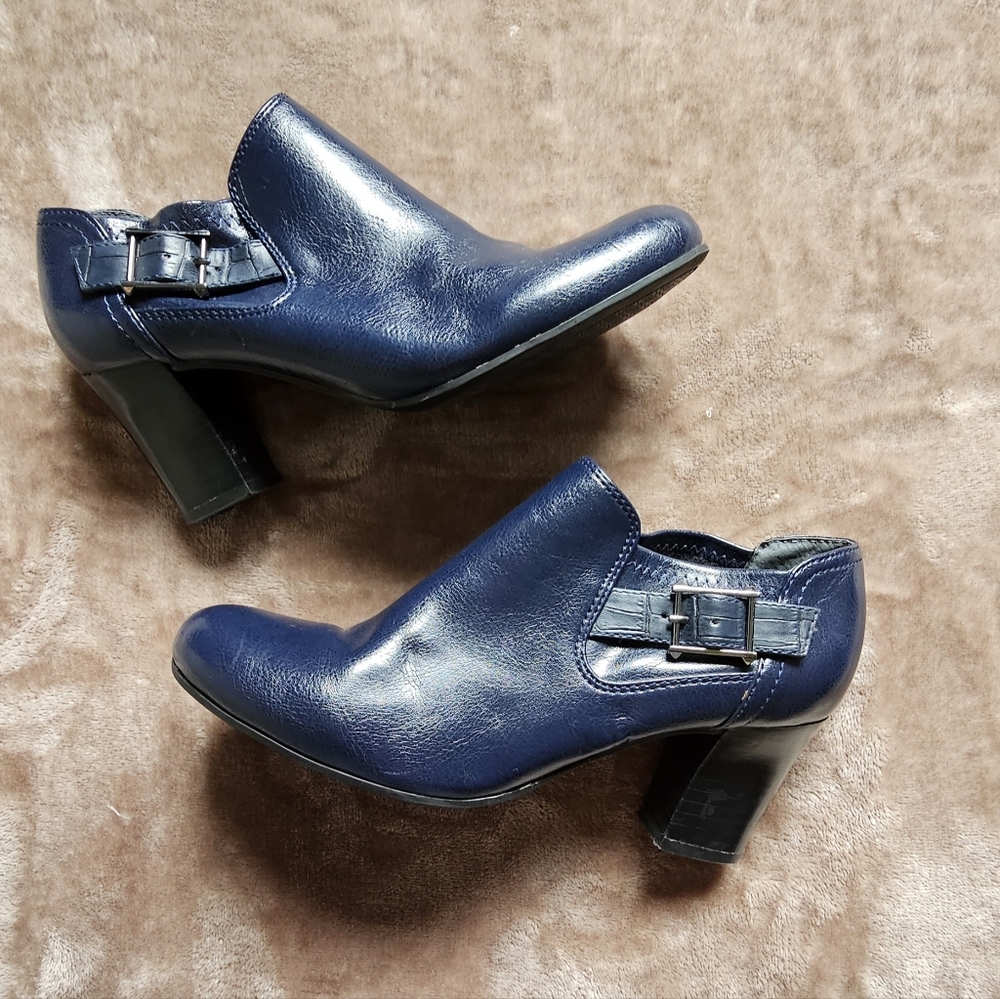Franco Sarto Navy ankle shoes Size 6.5